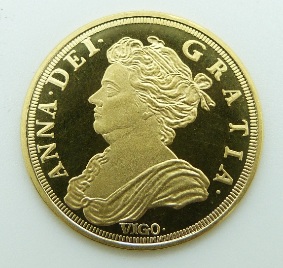 22ct gold copy coin of a Queen Anne sixpence, 4g - Image 2 of 2