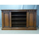 19thC oak bookcase with carved and ebonised detail, the central shelves flanked by two cupboards,