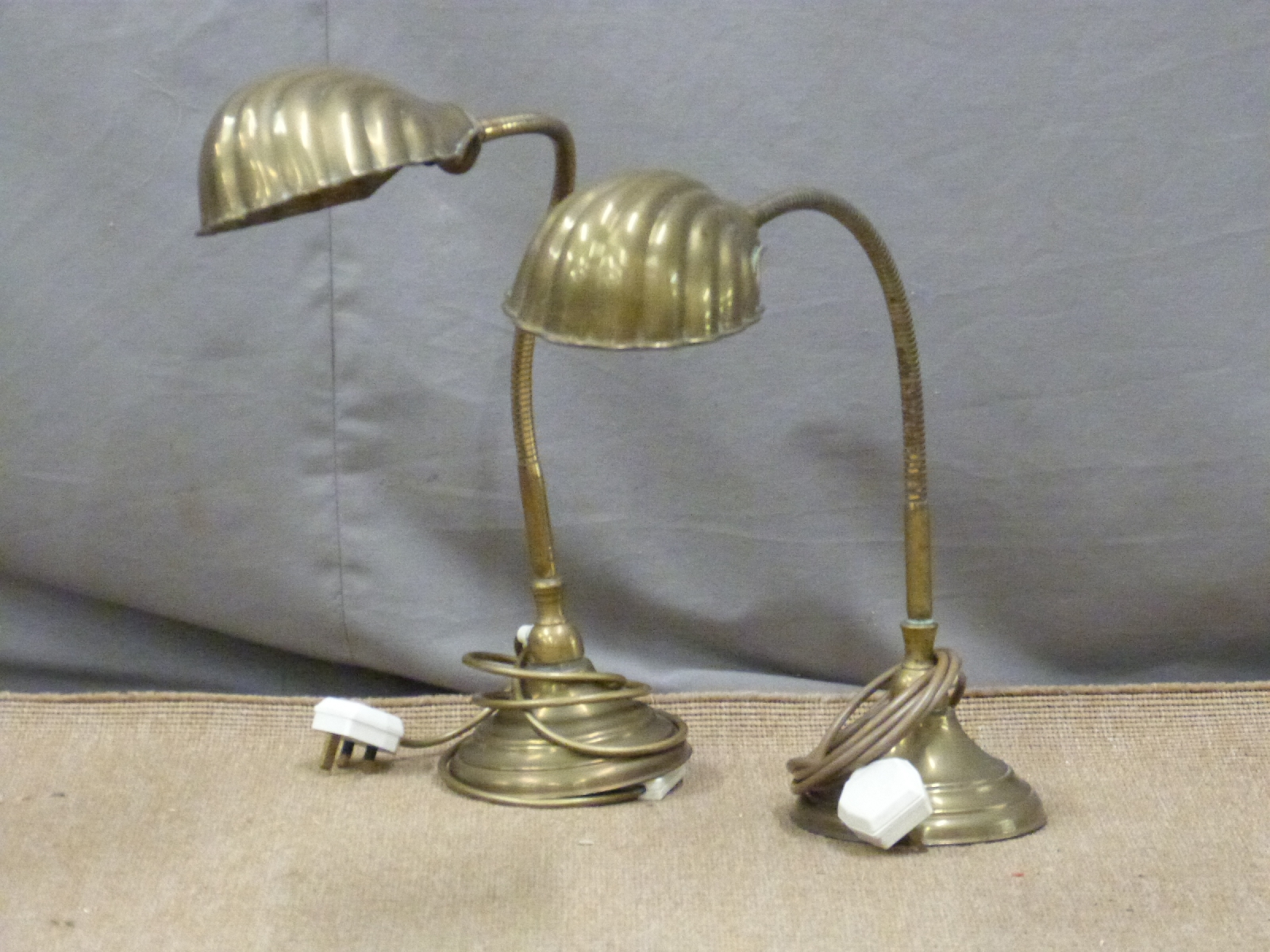 Pair of brass shell desk lamps - Image 2 of 2