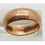 A 9ct rose gold wedding band,3.9g, size M