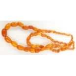 A Baltic amber beaded necklace, 19g