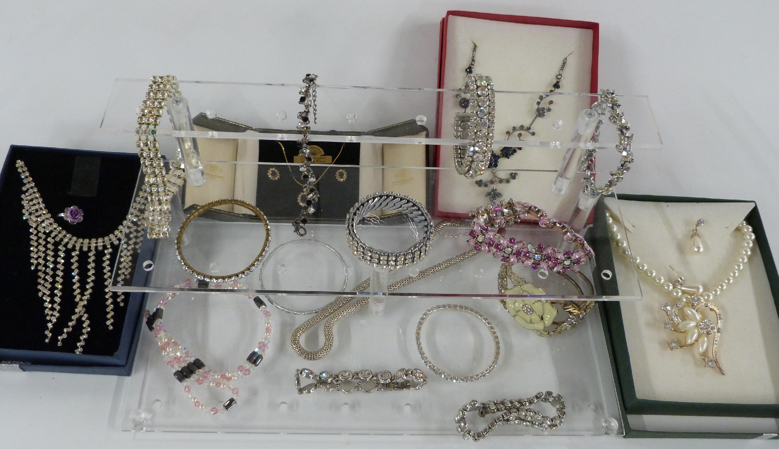 A collection of costume jewellery including bangles, necklaces etc - Image 3 of 4