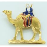 A yellow metal brooch depicting a camel set with enamel, 7.3g