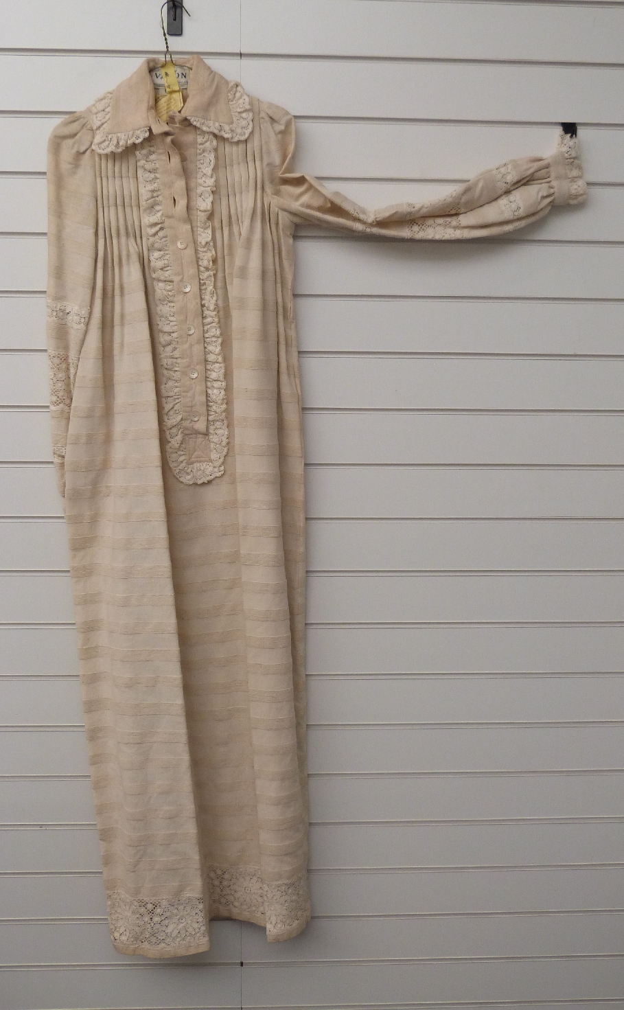 Edwardian ladies housecoat/dress with lace trim by Jean Varon - Image 2 of 2