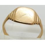A 9ct gold signet ring, size W, 3.5g.