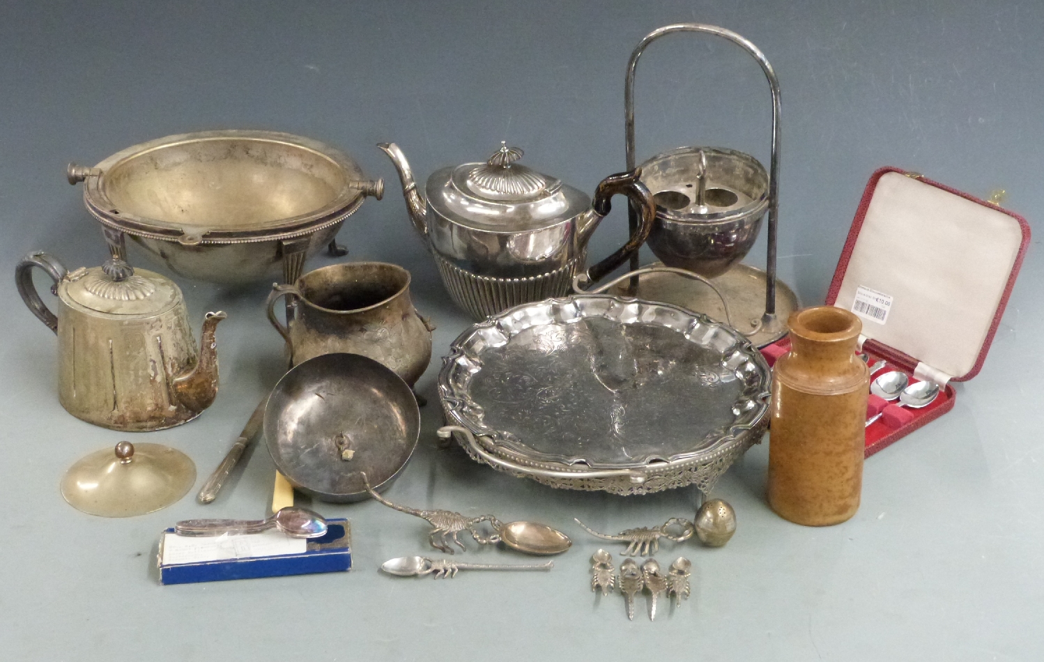 Silver plated ware to include a food warmer with revolving lid, egg coddler, swing basket, - Image 7 of 8