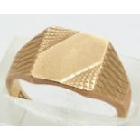A 9ct gold signet ring, size L, 4.75g.