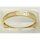 A 14ct gold ring with pierced Greek key design, 1g, size W