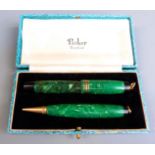 Parker Duofold fountain pen and propelling pencil set with marbled green finish, in original case