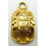 A yellow metal charm in the form of a scarab beetle, 0.4g