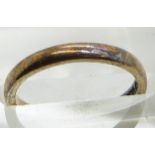 A 9ct gold ring, size J, 2.3g.