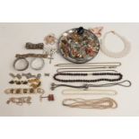 Jewellery including Japanese bracelet, binocular Stanhope, brooches, silver pendant etc