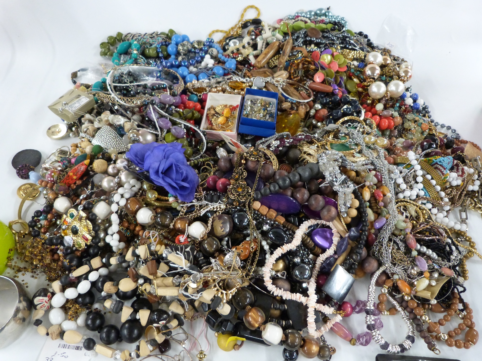 A large collection of costume jewellery including beads, brooches etc - Image 2 of 2