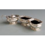 Goldsmiths and Silversmiths Company Ltd George V hallmarked silver three piece cruet set with blue