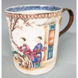 Chinese 18th/ 19thC tankard depicting court scenes, 13cm tall