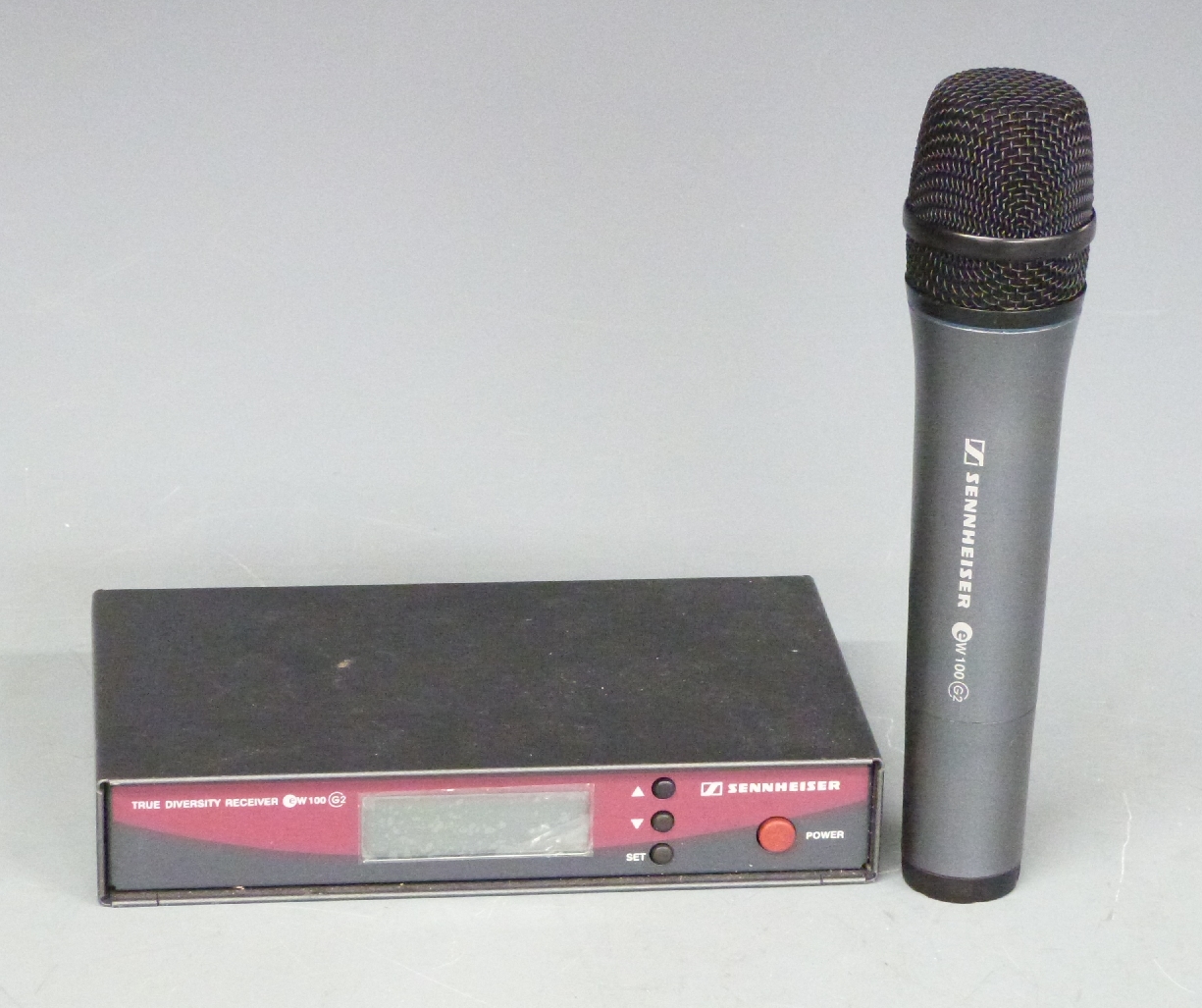 Sennheiser EW 100 G2 microphone with True Diversity Receiver EW 100 GZ and cables, in metal hard - Image 2 of 3