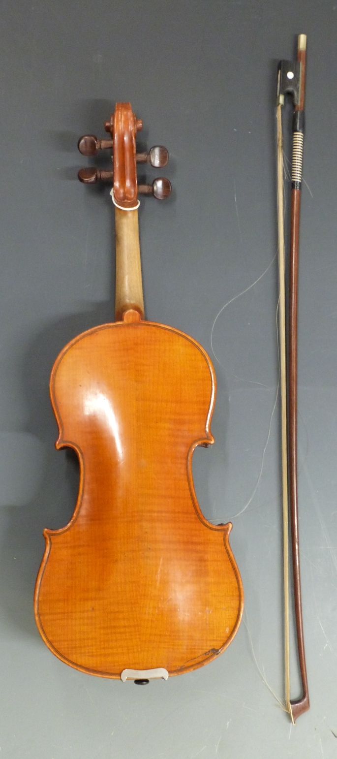 Dulcis et Fortis early 20thC violin with 32.5cm, two piece back, together with bow and case, bow - Image 2 of 6