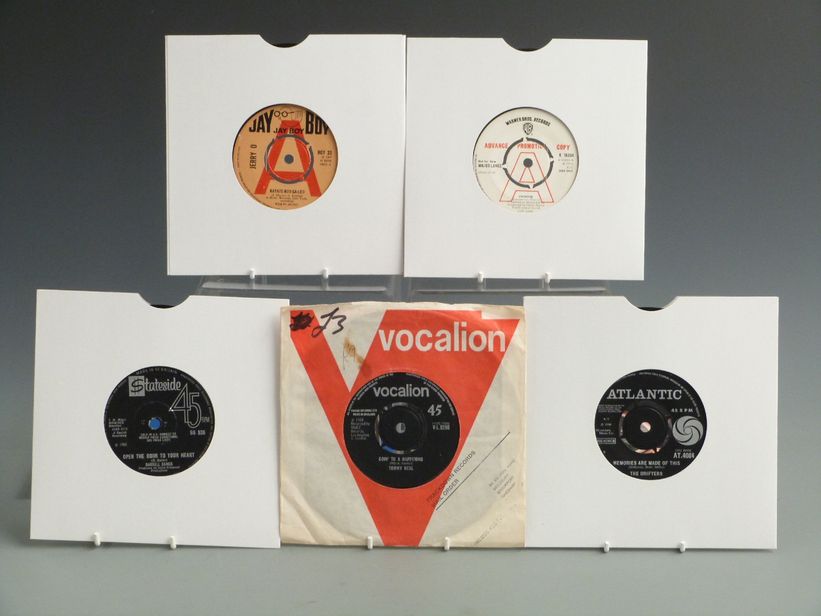 Approximately 75 Soul / Motown singles including Tommy Neal - Goin' To A Happening (V-L9290),