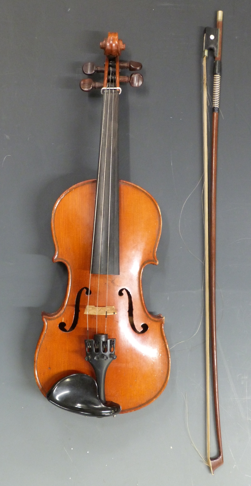 Dulcis et Fortis early 20thC violin with 32.5cm, two piece back, together with bow and case, bow