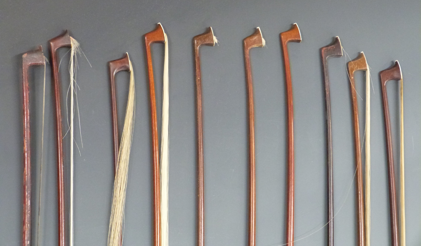 Ten round stick violin bows with various button types, plain eyes to frogs - Image 4 of 4