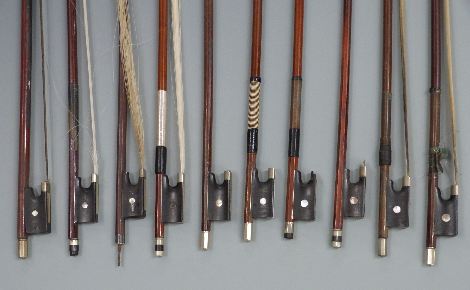 Ten round stick violin bows with various button types, plain eyes to frogs - Image 3 of 4