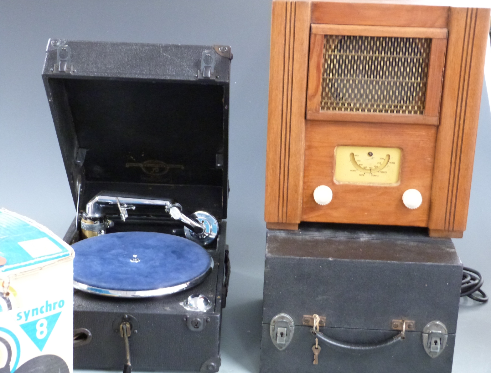 Columbia 'Viva Tonal Grafonola' vintage portable wind up record player, boxed Bell and Koon
