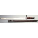 British 1913 pattern sword bayonet, clear stamps to ricasso, 43cm fullered blade and scabbard