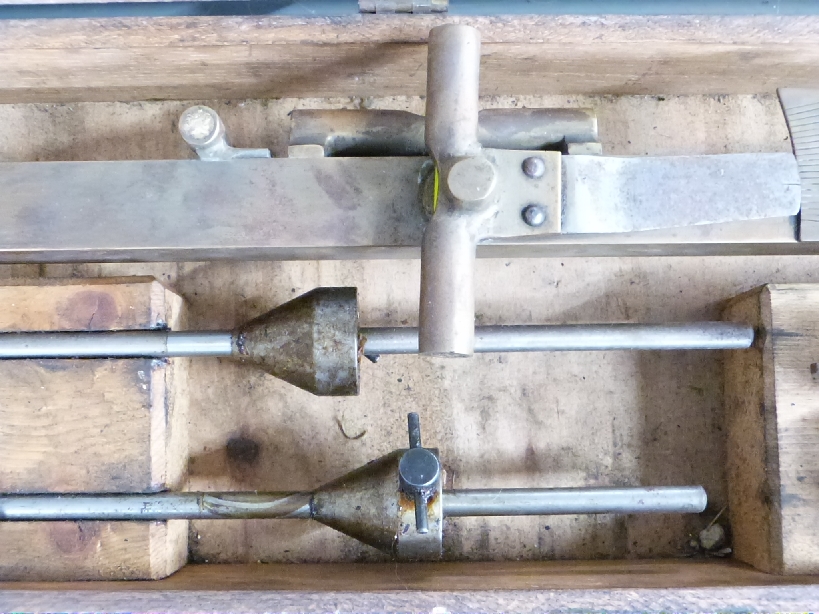 Vintage or classic car front axle alignment gauge in original box, possibly ex military - Image 3 of 4
