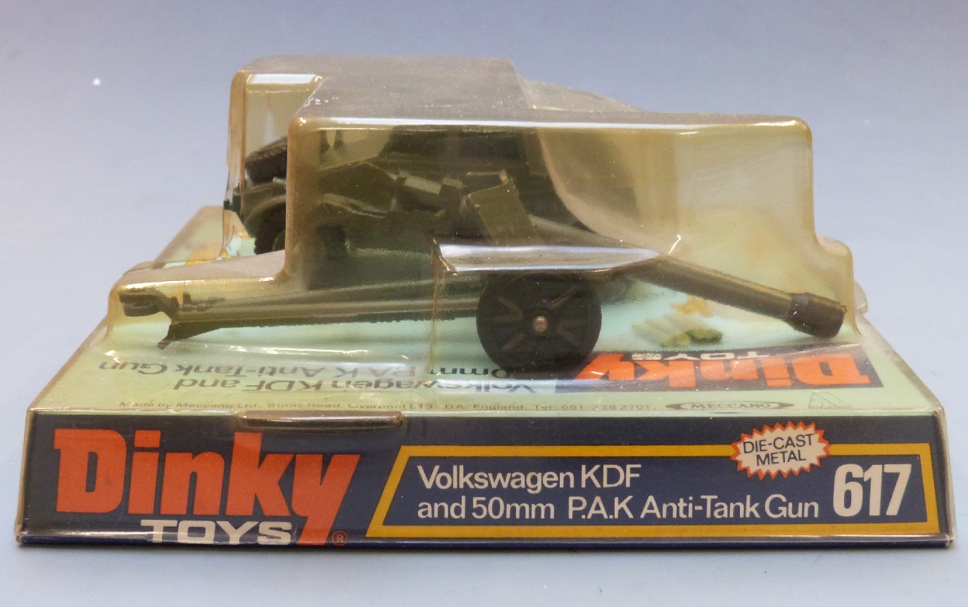 Two Dinky Toys diecast model military vehicles US Jeep with 105mm Howitzer 615 and Volkswagen KDF - Image 2 of 9