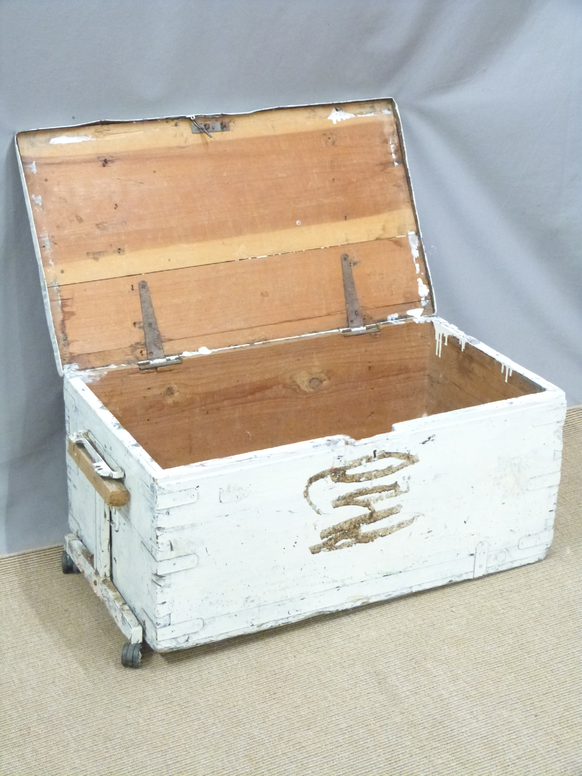 A painted pine metal bound trunk, W83 D46 H39cm - Image 2 of 3