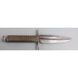 Fighting trench knife of metal construction with crossguard and 11cm fullered double edged blade