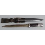 German 84/98 pattern bayonet with flashguard and grooved grips, 43ASW 617C to ricasso, 25cm fullered