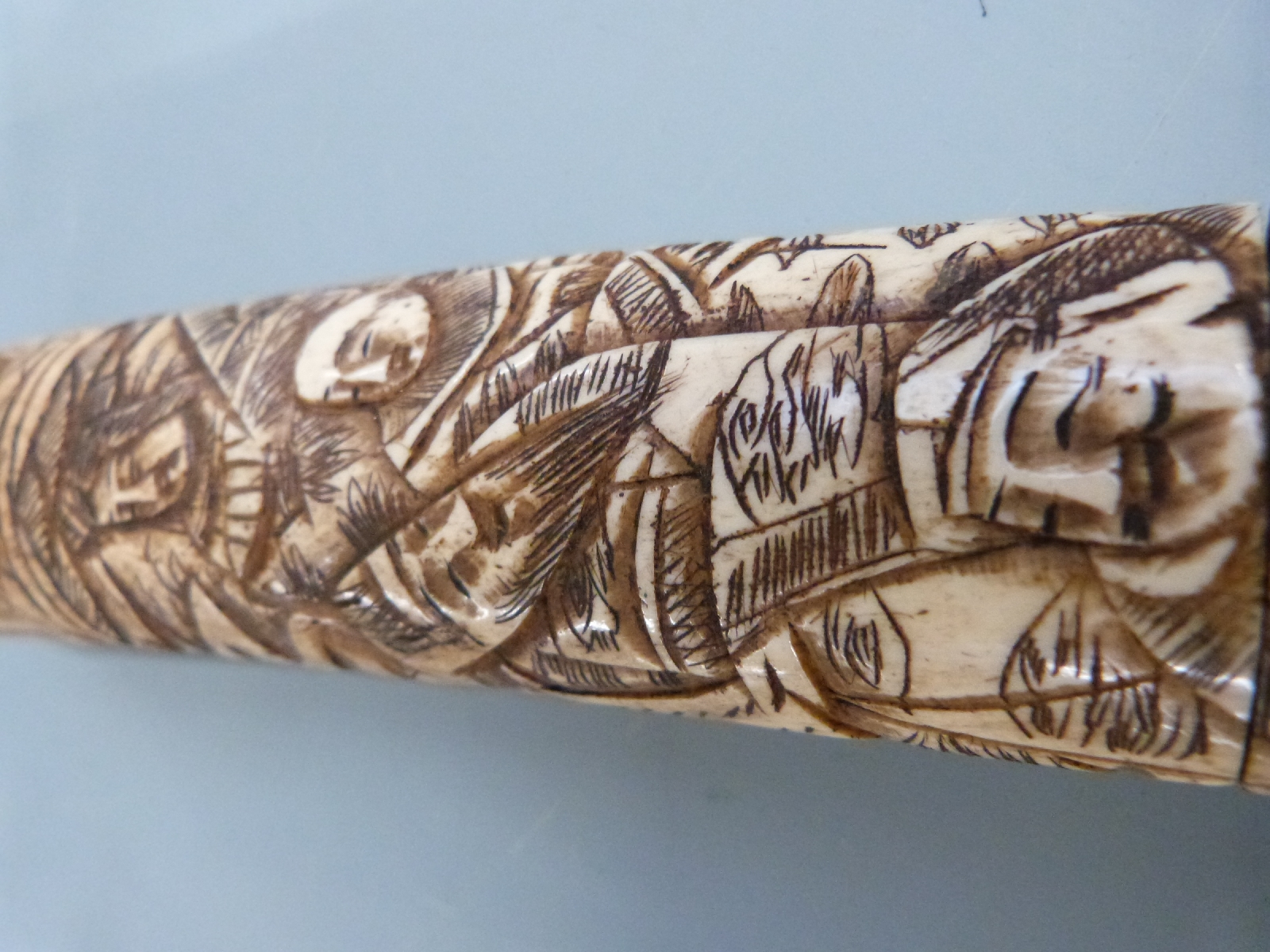 Japanese Tanto dagger with sectional carved bone handle and scabbard depicting figures, blade length - Image 5 of 5