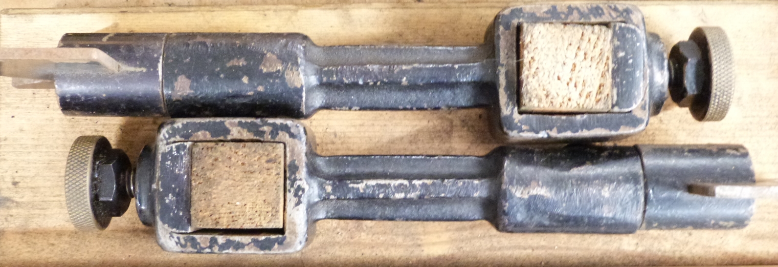 Vintage or classic car front axle alignment gauge in original box, possibly ex military - Image 2 of 4