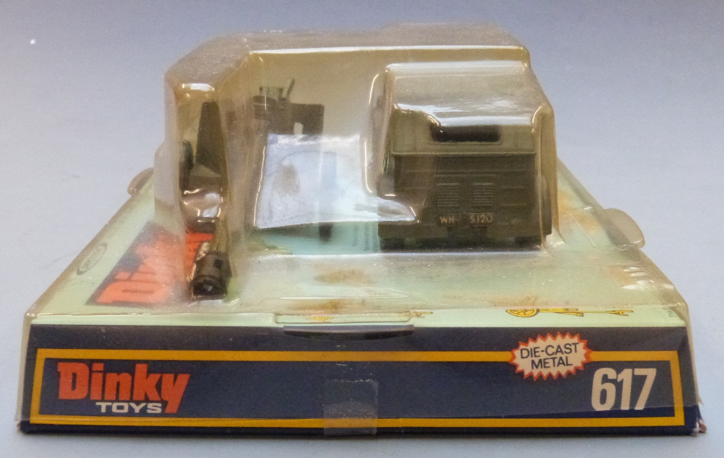 Two Dinky Toys diecast model military vehicles US Jeep with 105mm Howitzer 615 and Volkswagen KDF - Image 3 of 9