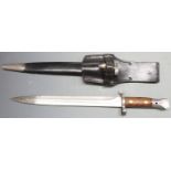 British 1888 pattern bayonet, Mk2 with some clear stamps to ricasso, 30cm blade, with scabbard and