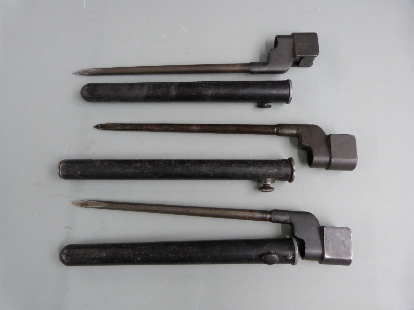 Three British No4 Mk2 spike bayonets with 20cm blades with scabbards