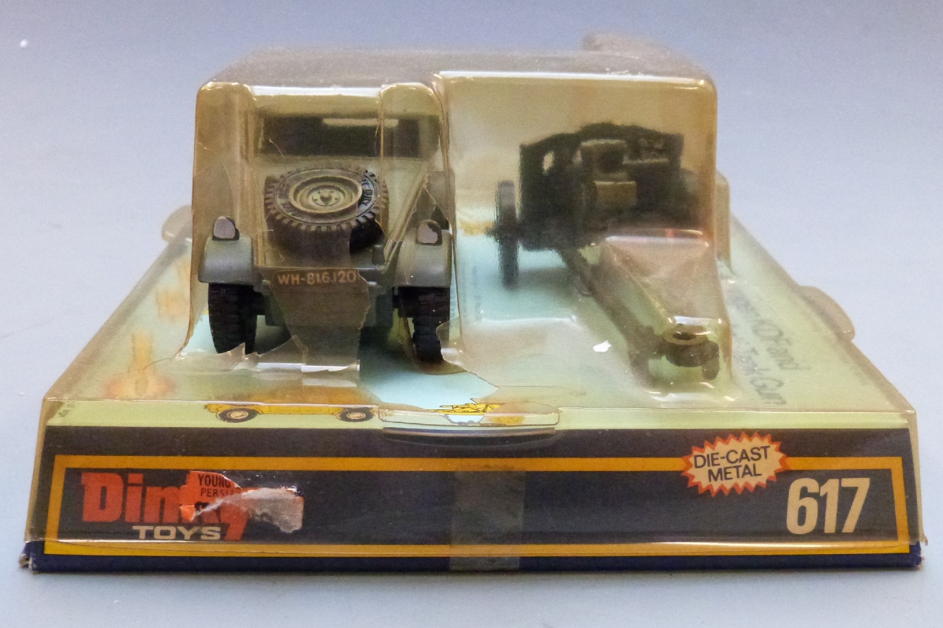 Two Dinky Toys diecast model military vehicles US Jeep with 105mm Howitzer 615 and Volkswagen KDF - Image 5 of 9