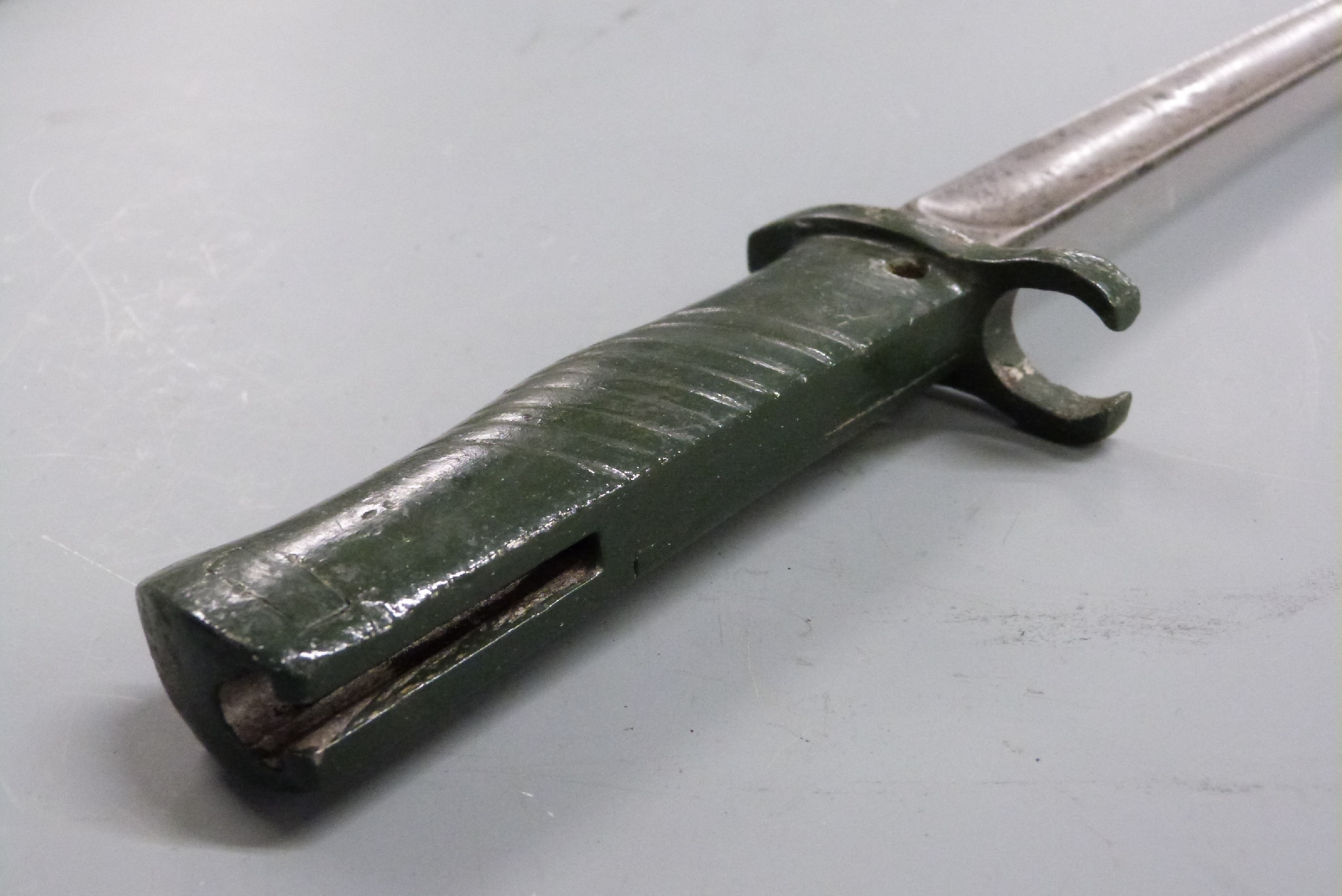 German WWI Ersatz conversion bayonet with nine groove steel hilt fitted with a 48cm triangular - Image 3 of 4