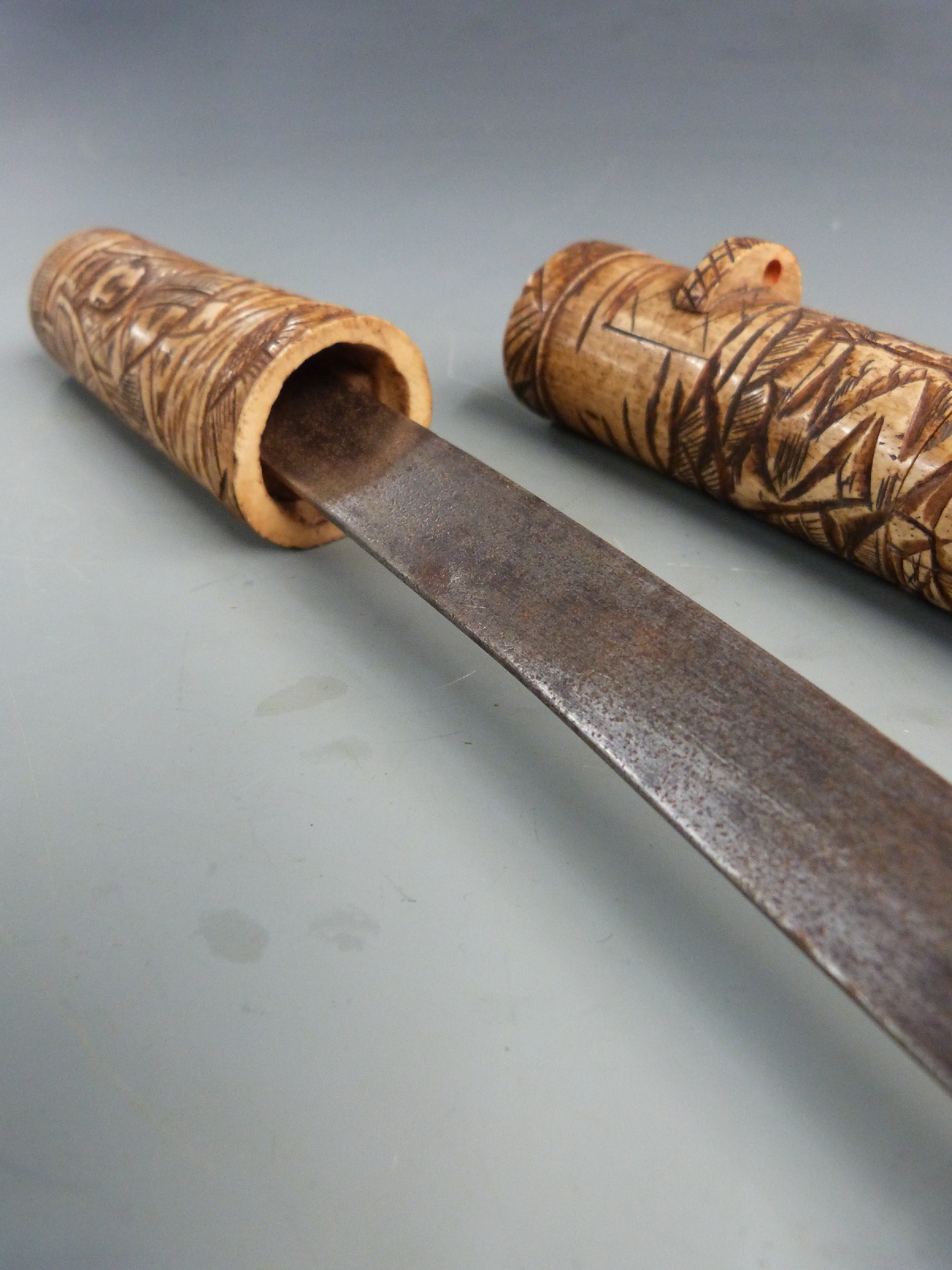 Japanese Tanto dagger with sectional carved bone handle and scabbard depicting figures, blade length - Image 4 of 5