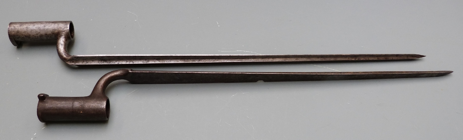 British 1842 pattern socket bayonet with 43cm blade together with a 47.5cm cruciform blade example - Image 2 of 5