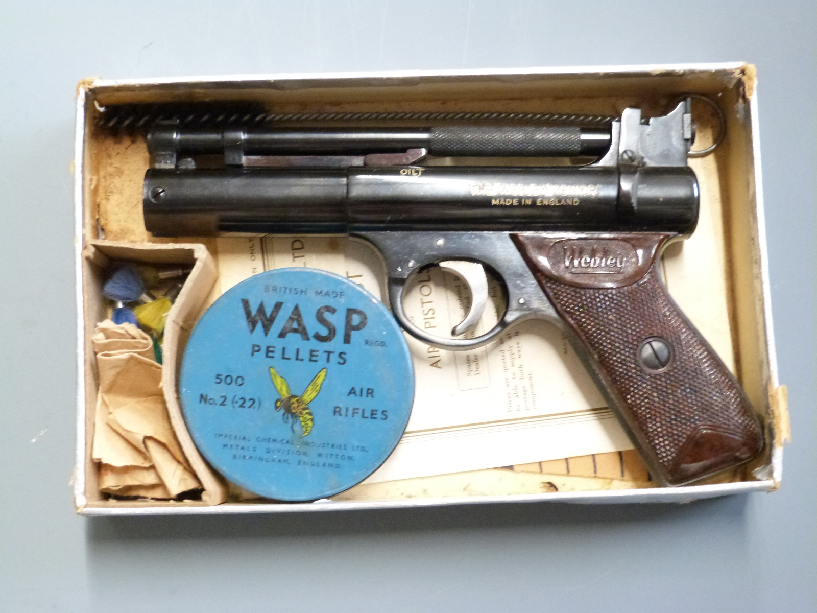 Webley Senior .22 air pistol with named and chequered Bakelite grips serial number 905, in - Image 4 of 4