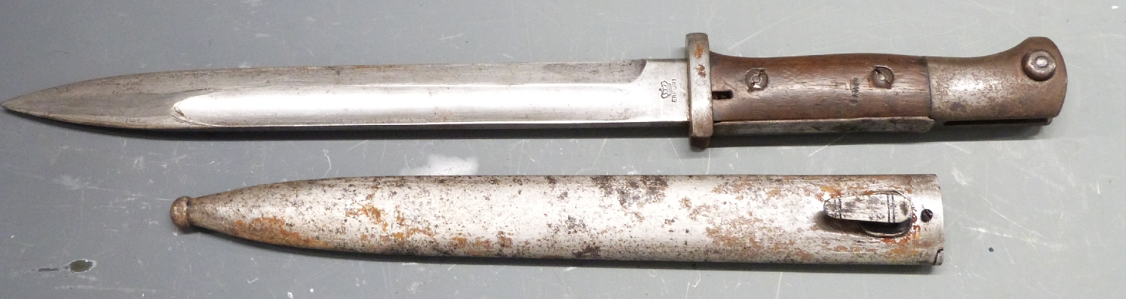 German 84/98 pattern bayonet with flashguard, Erfurt to ricasso, 9.H.3.79 to guard and 25cm fullered