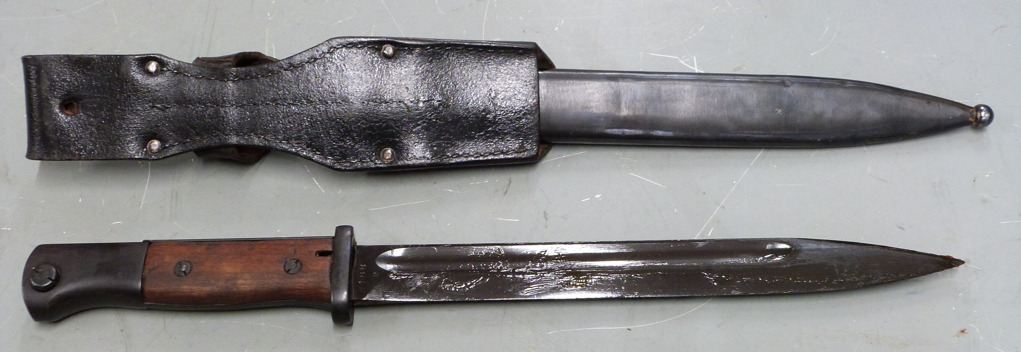 German 84/98 pattern bayonet with flashguard, Durkopp 8188 to ricasso, 25cm fullered blade, with - Image 2 of 6