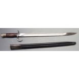 British 1907 pattern bayonet with hooked quillon, 43cm fullered blade and leather scabbard