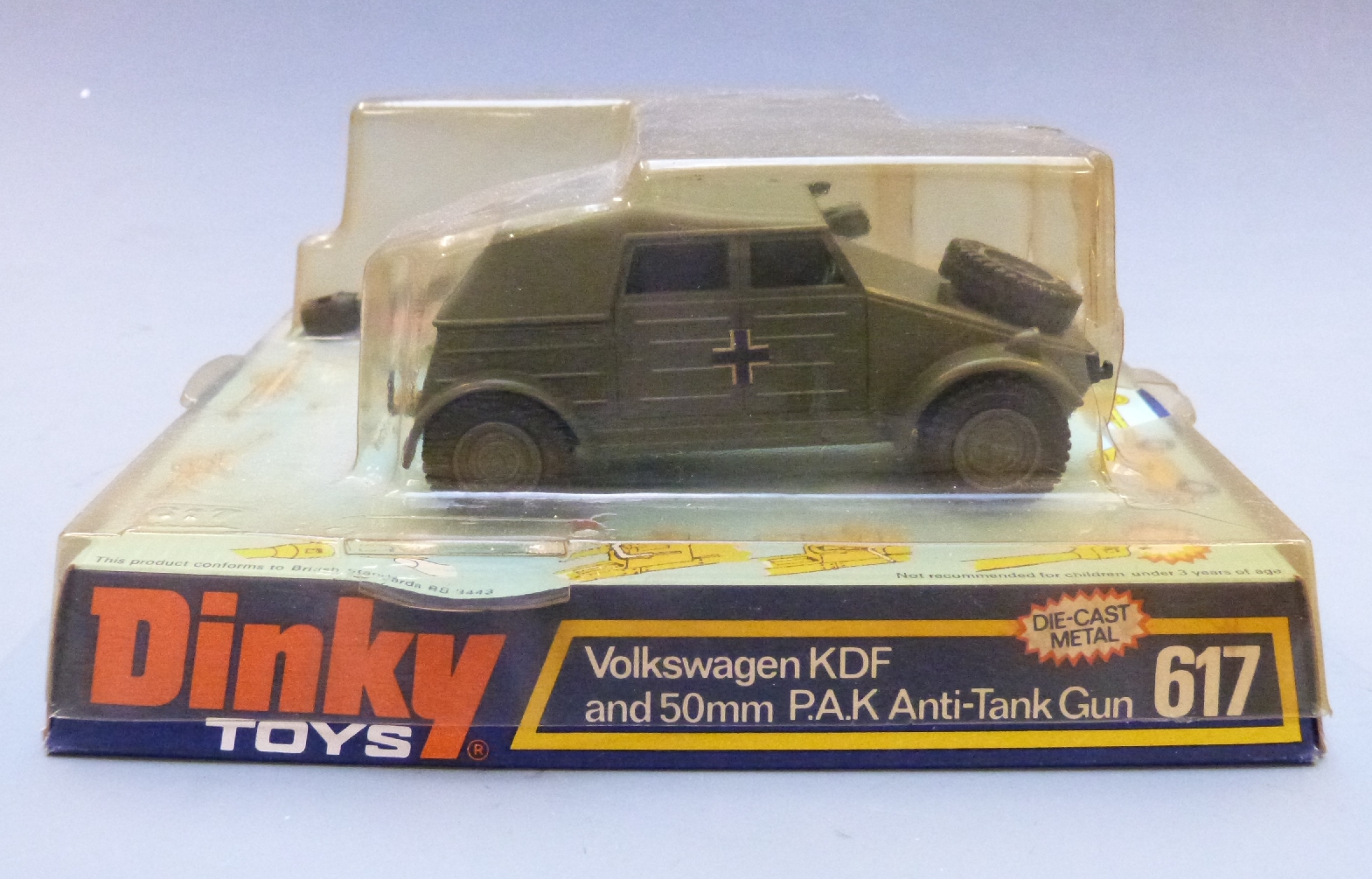 Two Dinky Toys diecast model military vehicles US Jeep with 105mm Howitzer 615 and Volkswagen KDF - Image 4 of 9