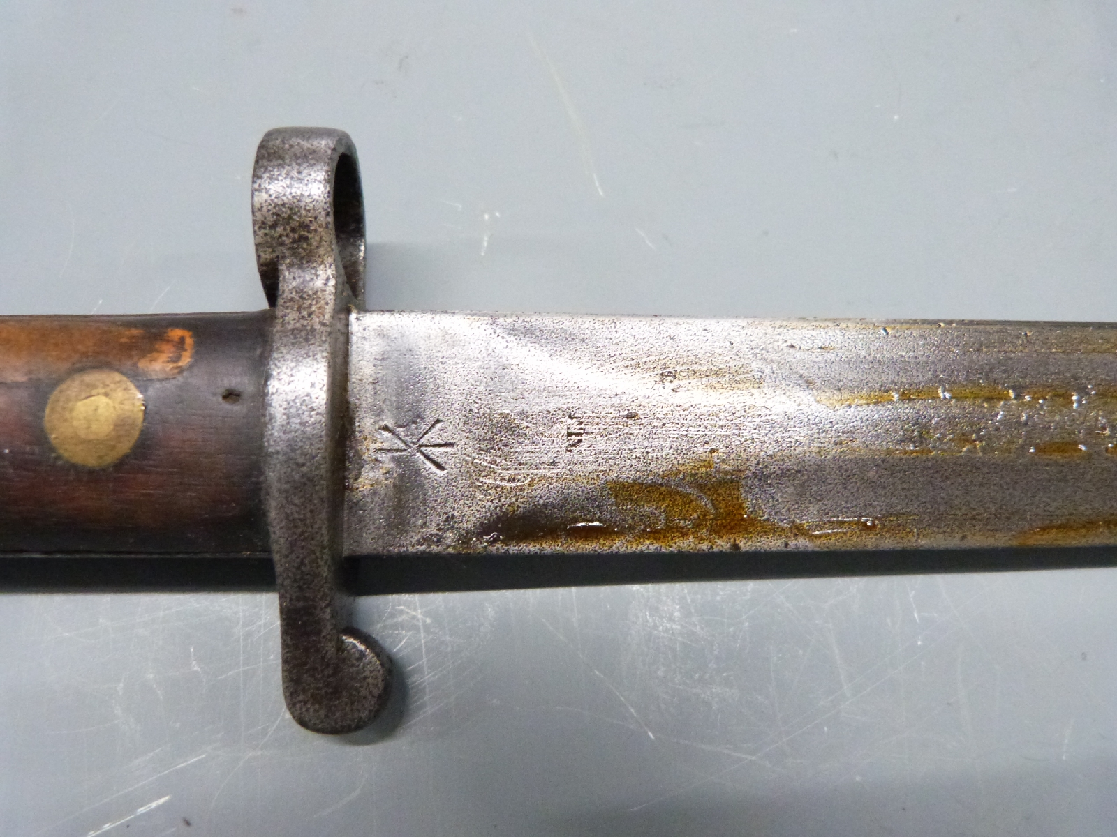 British 1888 pattern bayonet Mk 1 first type with grip plates secured by three rivets, blade - Image 5 of 7
