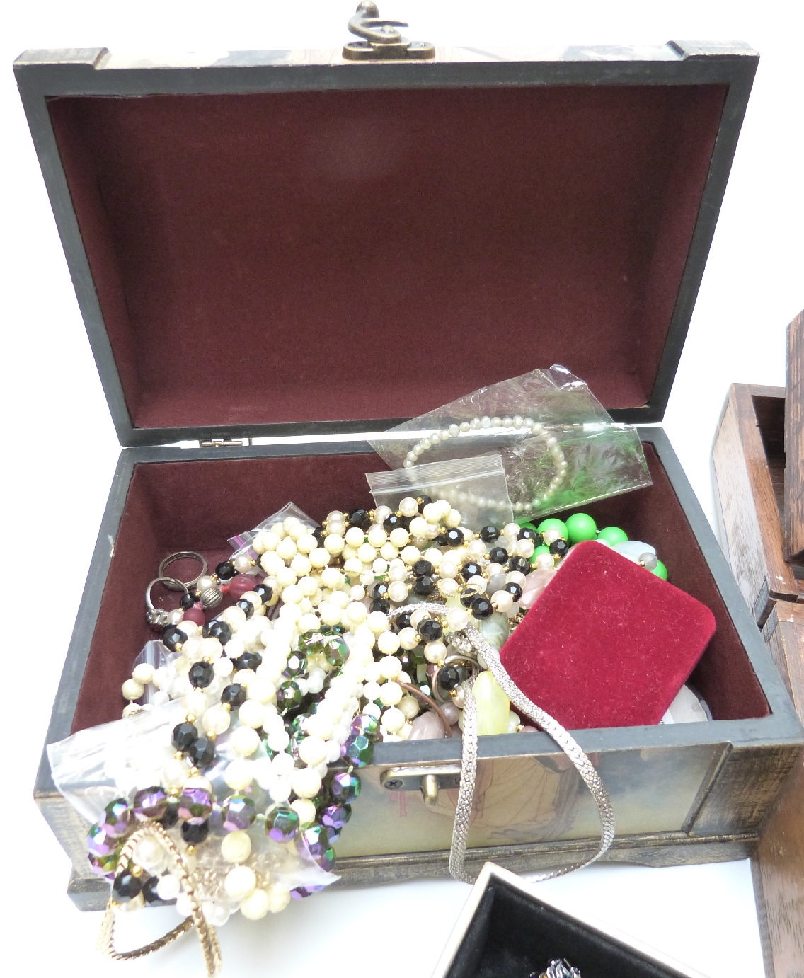 A collection of costume jewellery including vintage bracelets, silver necklace, Jewelcraft earrings, - Image 5 of 7