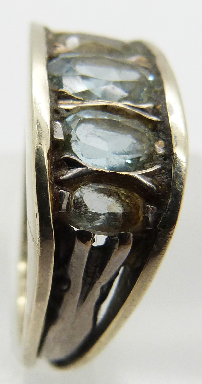 A 9ct gold ring set with an aquamarines, 6.6g, size N - Image 3 of 4