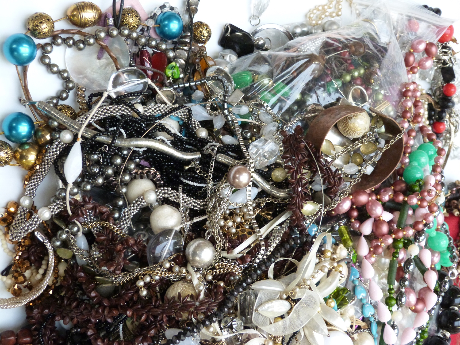 A collection of jewellery including necklaces, brooches, earrings etc - Image 2 of 2
